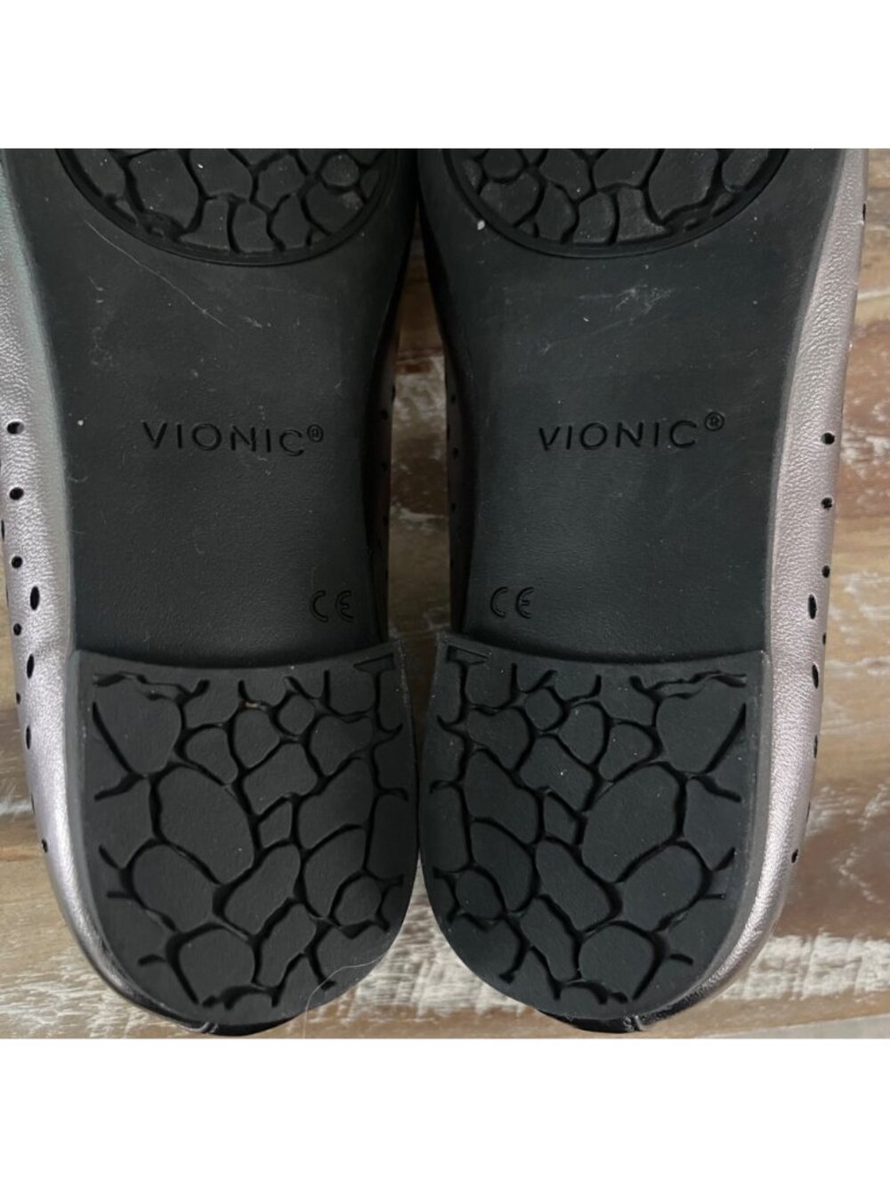 Vionic Womens Robyn II Perforated Leather Ballet Flats 7.5W Metallic Classic - Picture 13 of 14